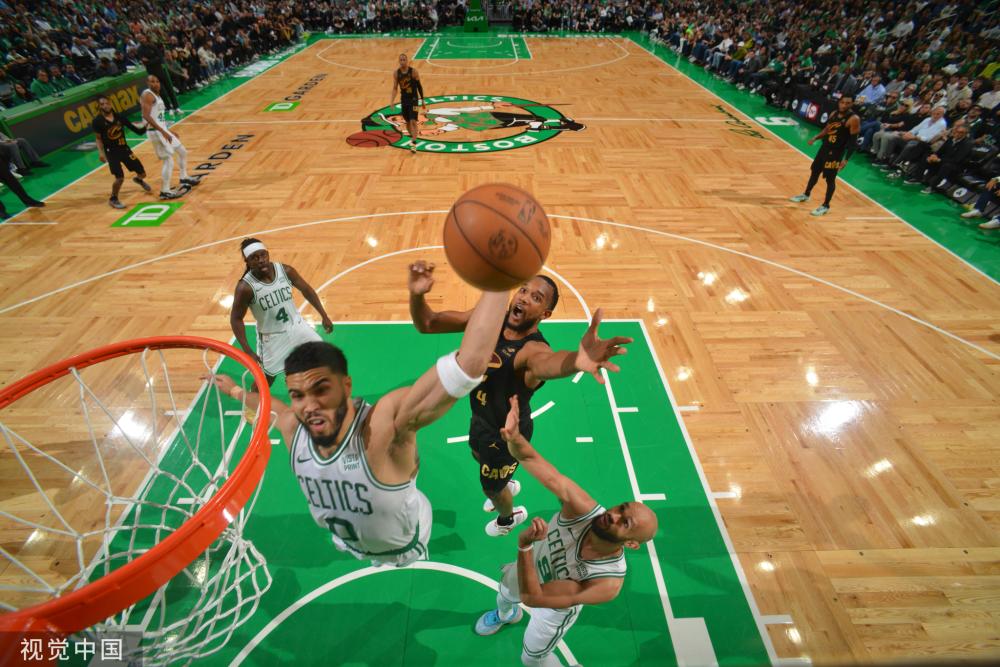 场上以坚韧 场上以坚韧