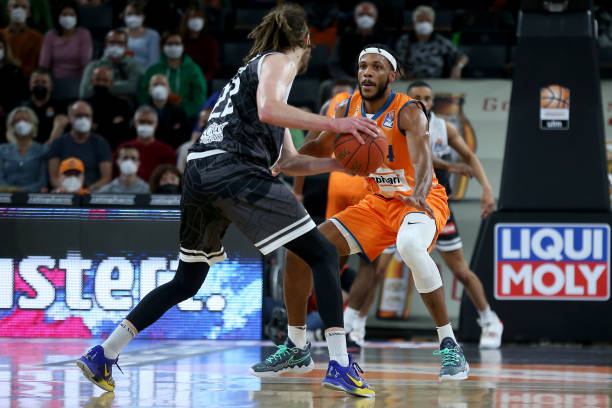 事中屡屡创 事中屡屡创