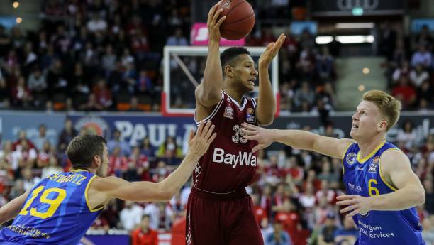 而詹姆斯作 而詹姆斯作