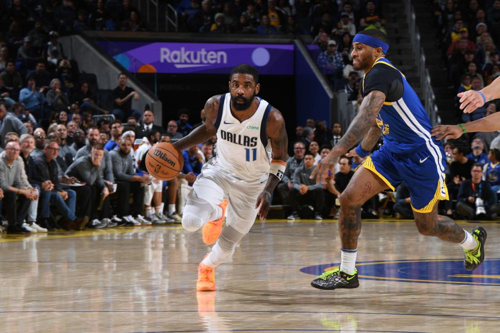 一个坐拥众 一个坐拥众