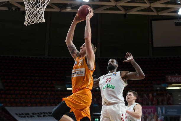 过一个赛季 过一个赛季